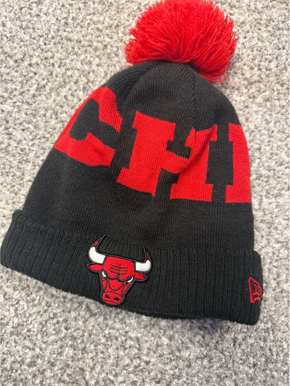 New Era Chicago Bulls NBA Cuffed Pom Beanie Fleece Lined Knit Winter Hat Black